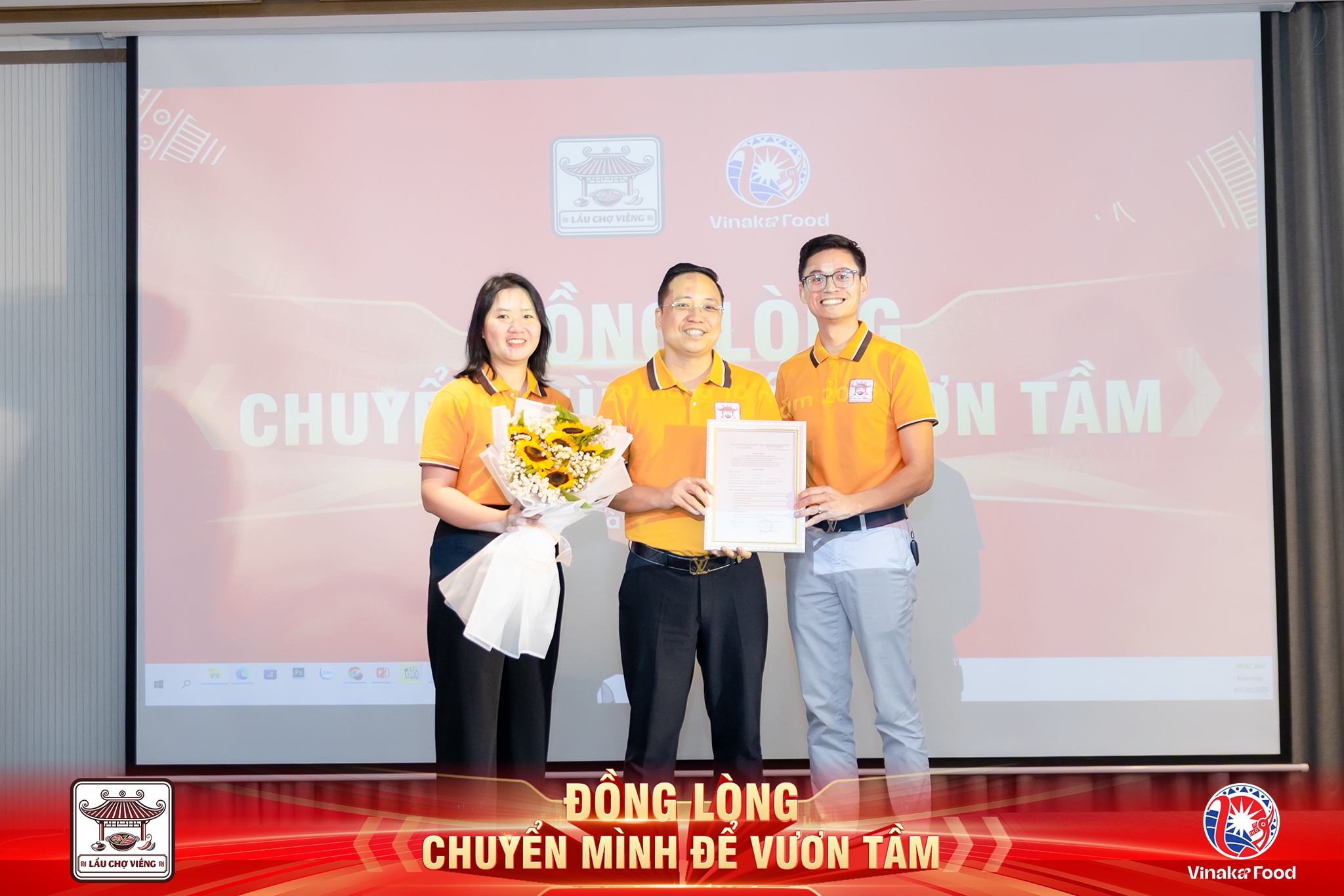 Tổng Giám đốc Vũ Văn Khoa trao Quyết định bổ nhiệm Phó Tổng Giám đốc Thường trực đối với ông Nguyễn Việt Dũng