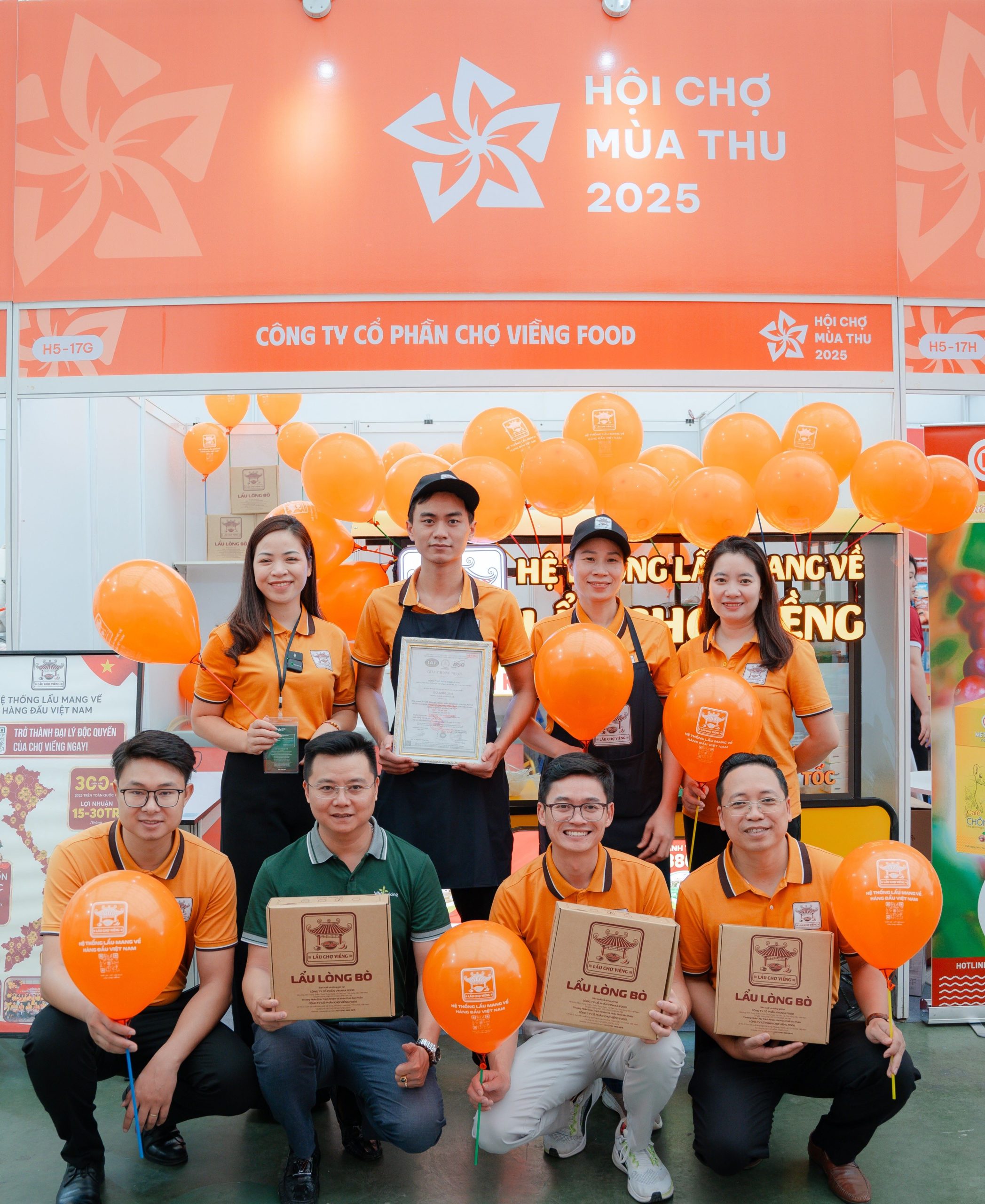 Ban Lãnh đạo cùng đại diện các đại lý độc quyền tại gian hàng Chợ Viềng Food, sảnh 05, H5-17G - Ảnh: CVF