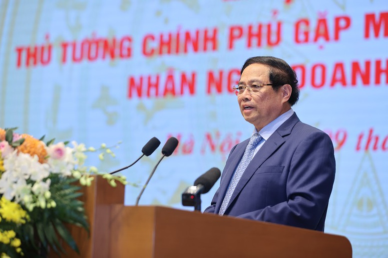 Thủ tướng chúc mừng, ghi nhận và đánh giá cao sự đóng góp của doanh nhân, doanh nghiệp Việt Nam trong chặng đường 80 năm vừa qua với sự nghiệp xây dựng và bảo vệ đất nước - Ảnh: VGP