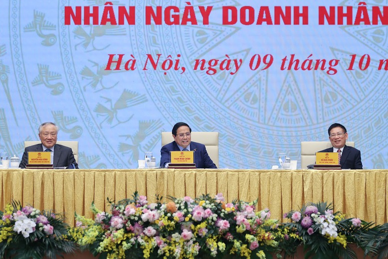 Người đứng đầu Chính phủ cũng đề nghị doanh nghiệp, doanh nhân thực hiện "3 tiên phong" - Ảnh: VGP