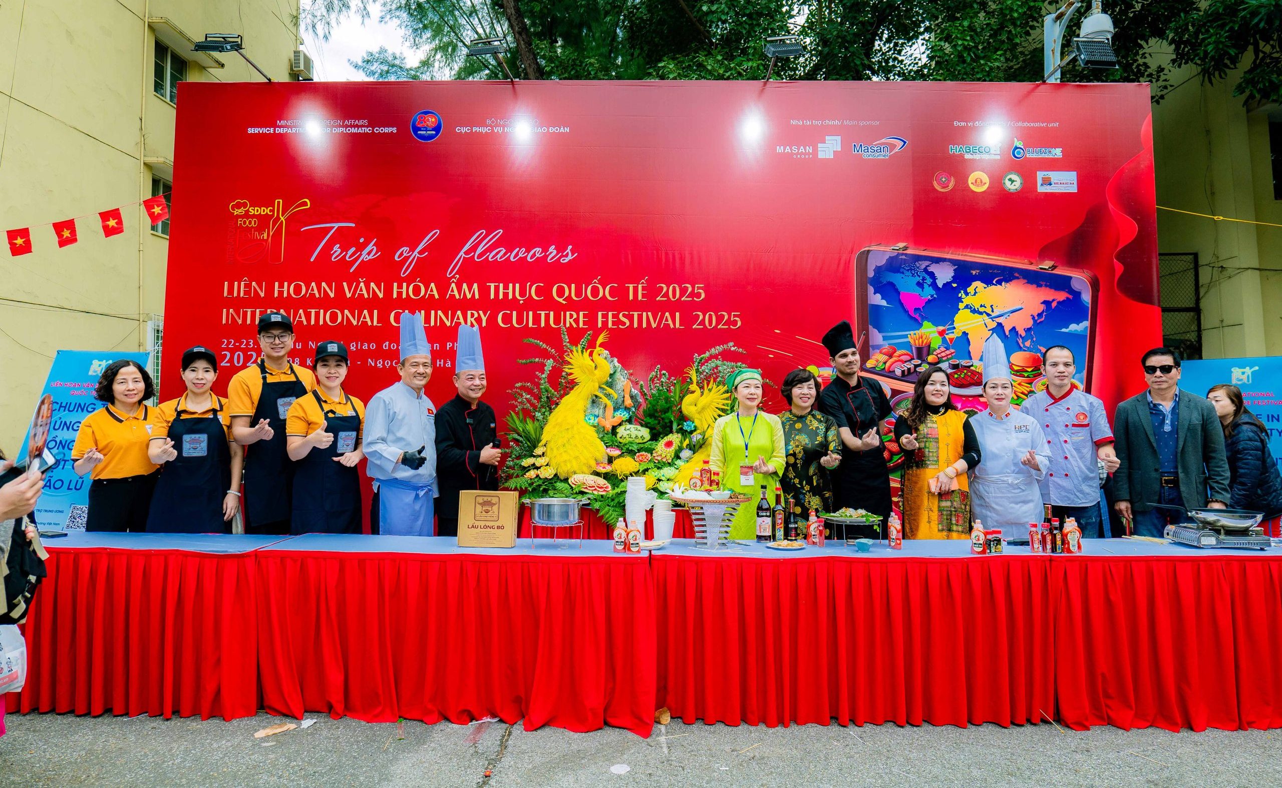 Lẩu Chợ Viềng tự hào gây ấn tượng tại Liên hoan Văn hóa Ẩm thực Quốc tế 2025 với hương vị khó quên - Ảnh: CVF