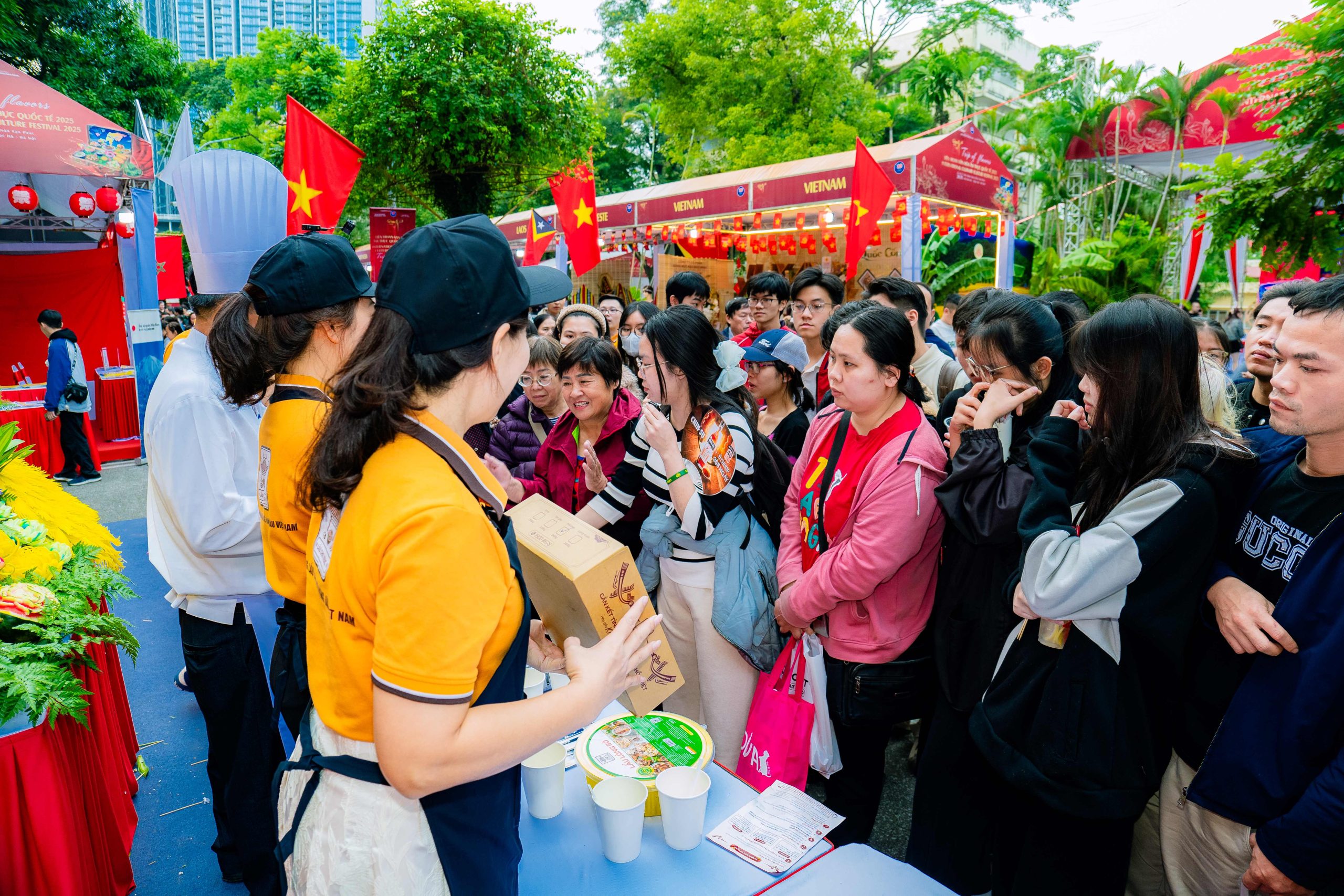 Liên hoan Ẩm thực Quốc tế 2025 cho thấy ẩm thực Việt hoàn toàn có thể vươn ra thế giới bằng chính chiều sâu văn hoá của mình – Ảnh: CVF