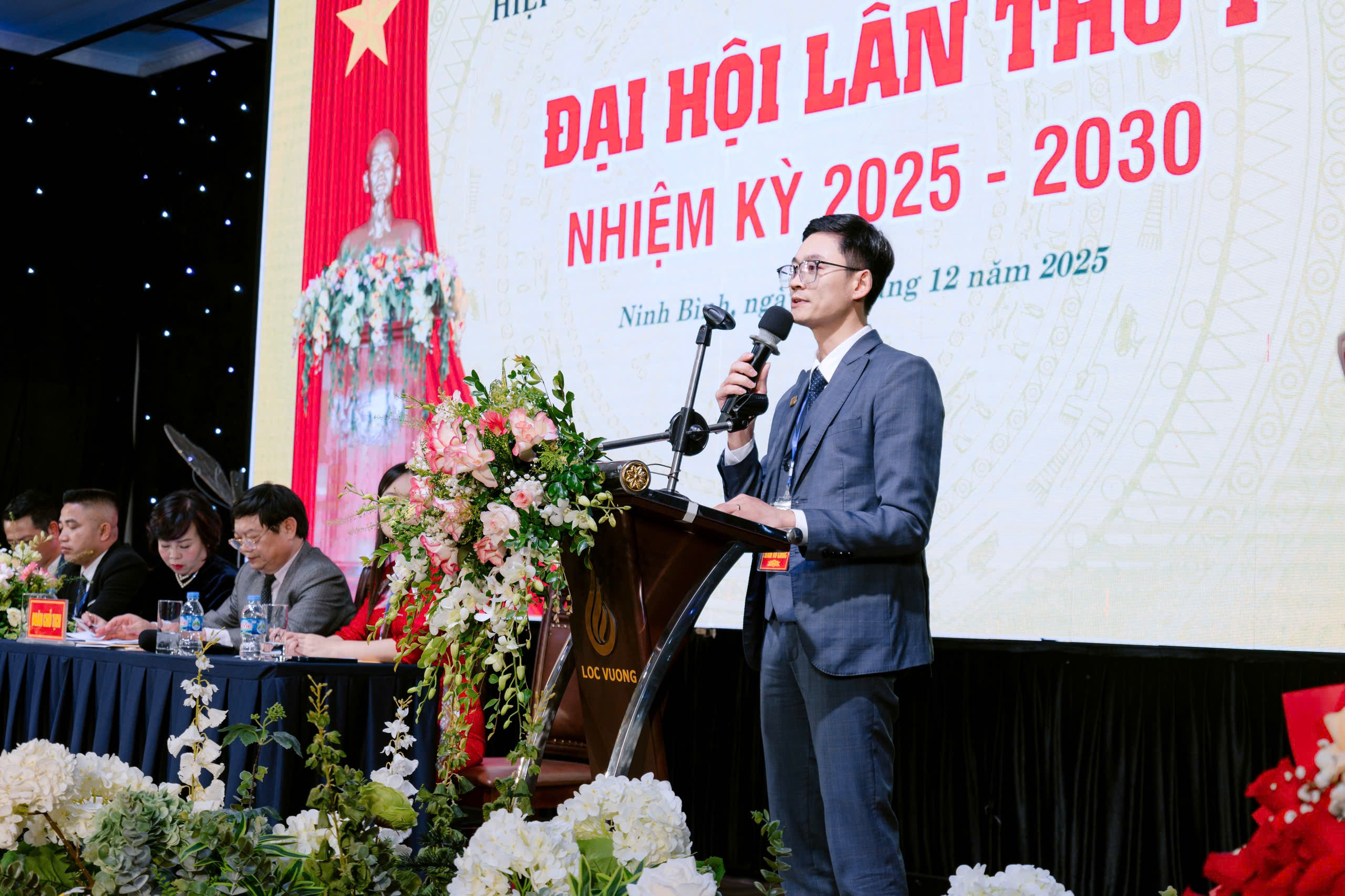 Tổng Giám Đốc Chợ Viềng Food - Vũ Văn Khoa trình bày cam kết của doanh nghiệp - Ảnh: CVF