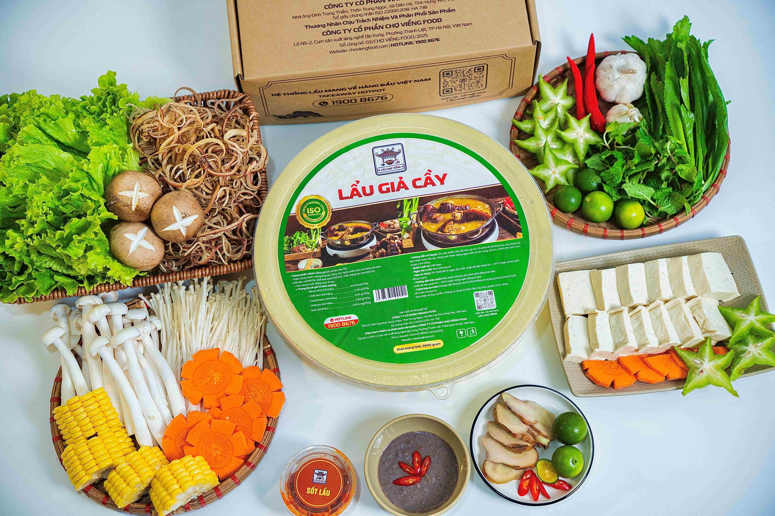 Lẩu Giả Cầy với thành phần chính là khoanh giò, móng giò lợn, tai lợn