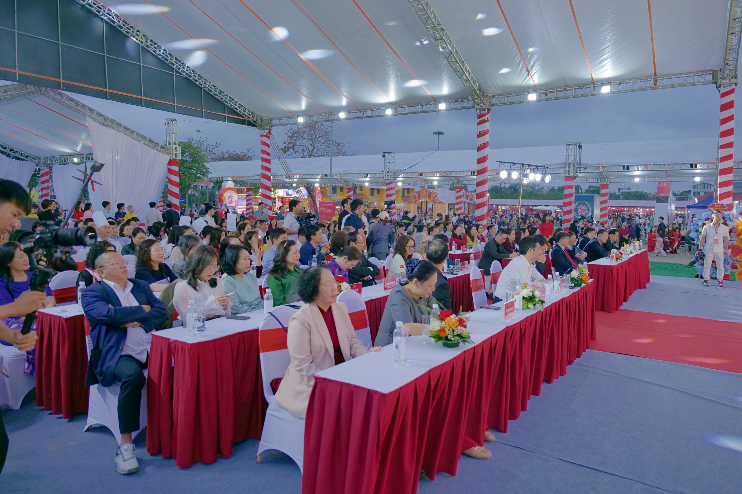 Toàn cảnh lễ khai mạc