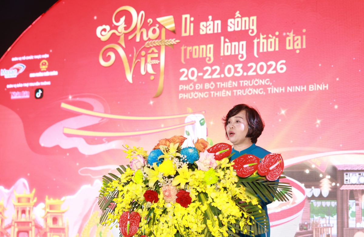 Nghệ nhân Tinh hoa Văn hóa Ẩm thực Việt Nam Lê Thị Thiết, Phó Chủ tịch Hiệp hội Văn hóa Ẩm thực Việt Nam, Chủ tịch Hiệp hội Văn hóa Ẩm thực tỉnh Ninh Bình, phát biểu khai mạc sự kiện - Nguồn: VOV2