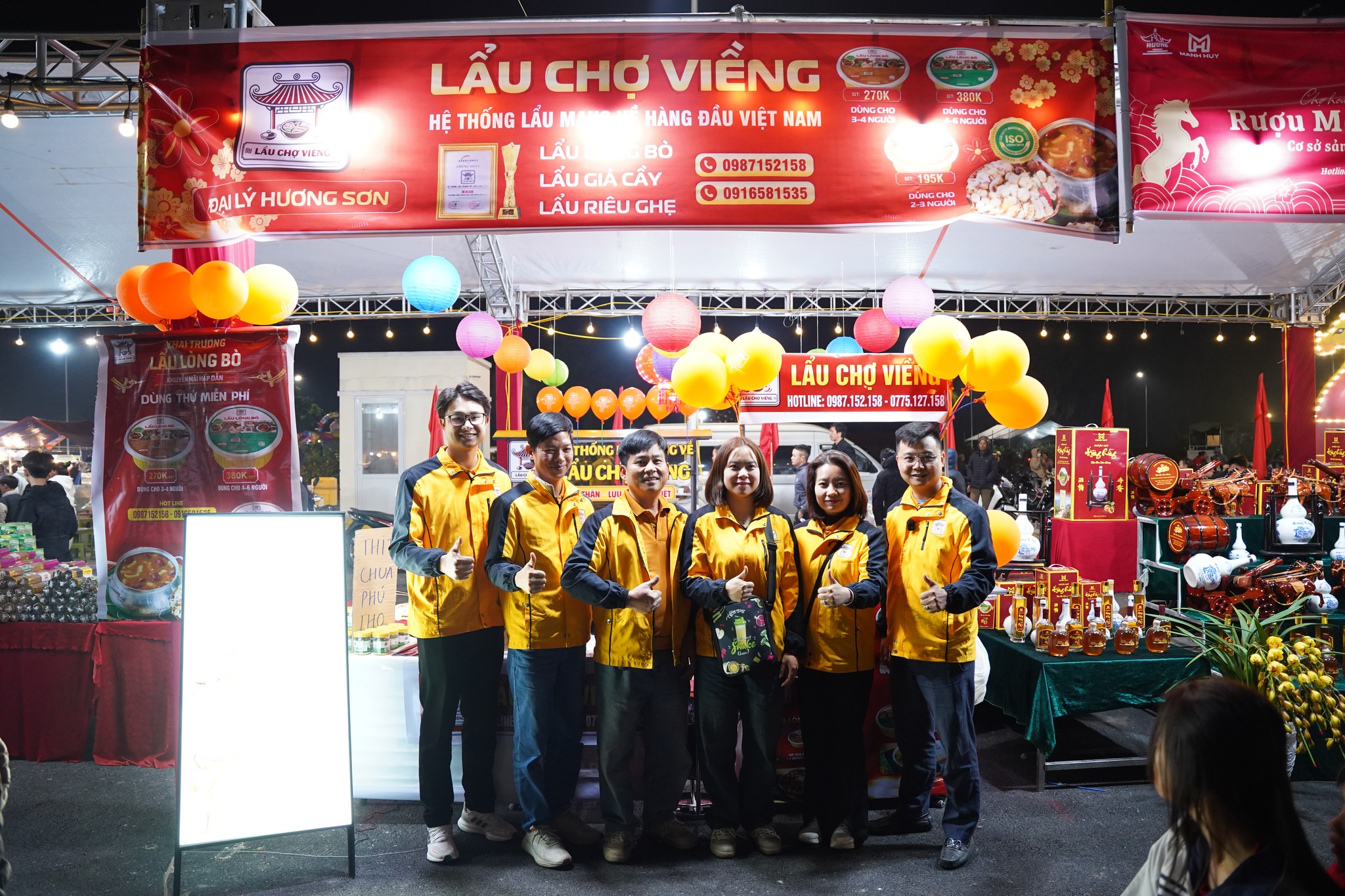 Nhận diện đầy ấn tượng của gian hàng Lẩu Chợ Viềng tại hội chợ