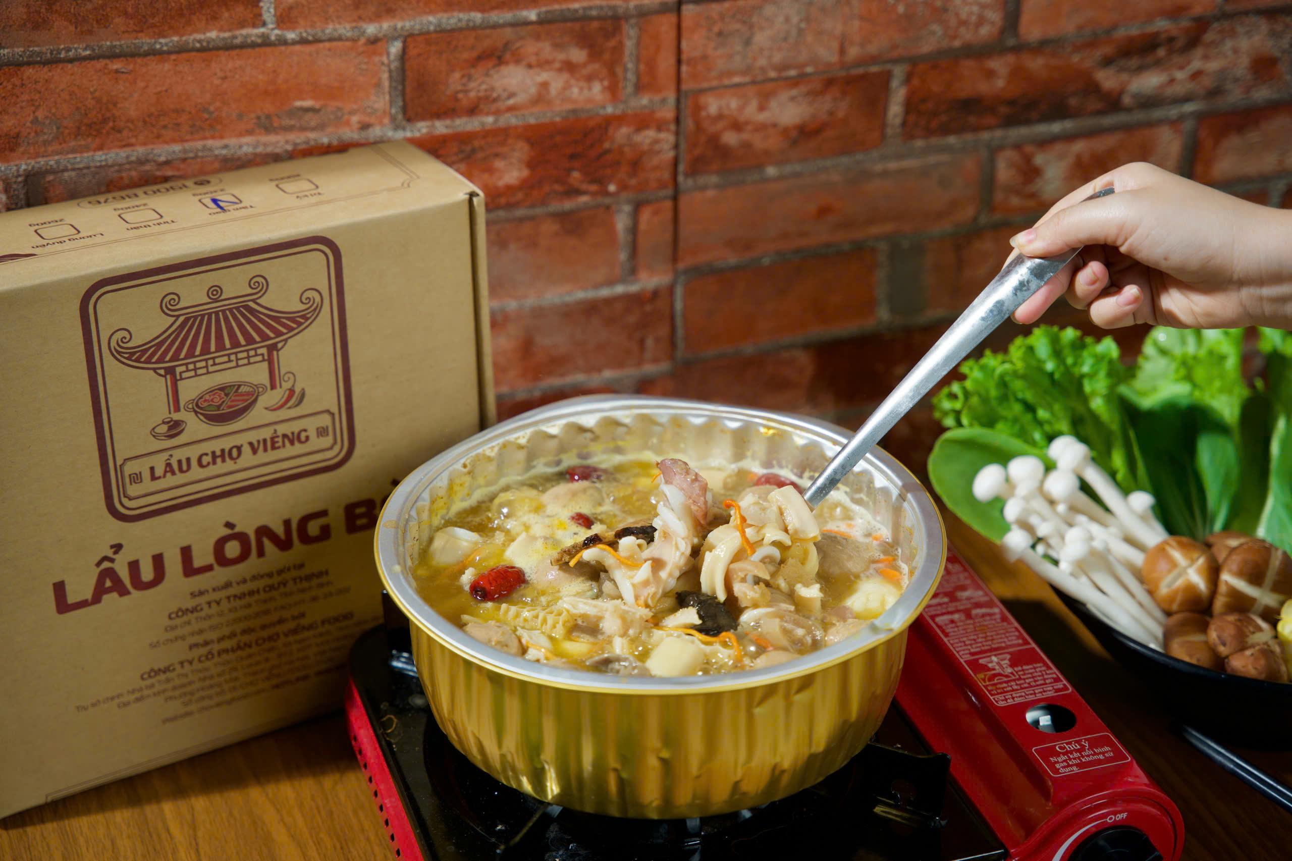 Lẩu Lòng Bò mà nhâm nhi cùng cốc bia hay cốc nước mát thì ngon hết ý