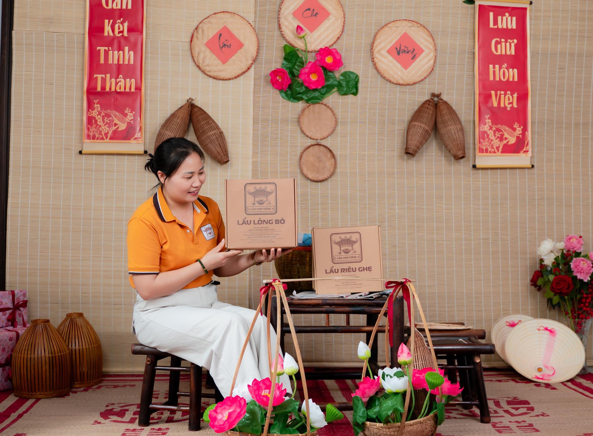 Chợ Viềng Food lặng lẽ sát cánh cùng đại lý, ghi lại từng khoảnh khắc chân thật, giúp mỗi đại lý có được bộ tư liệu truyền thông nhất quán, mang dấu ấn riêng