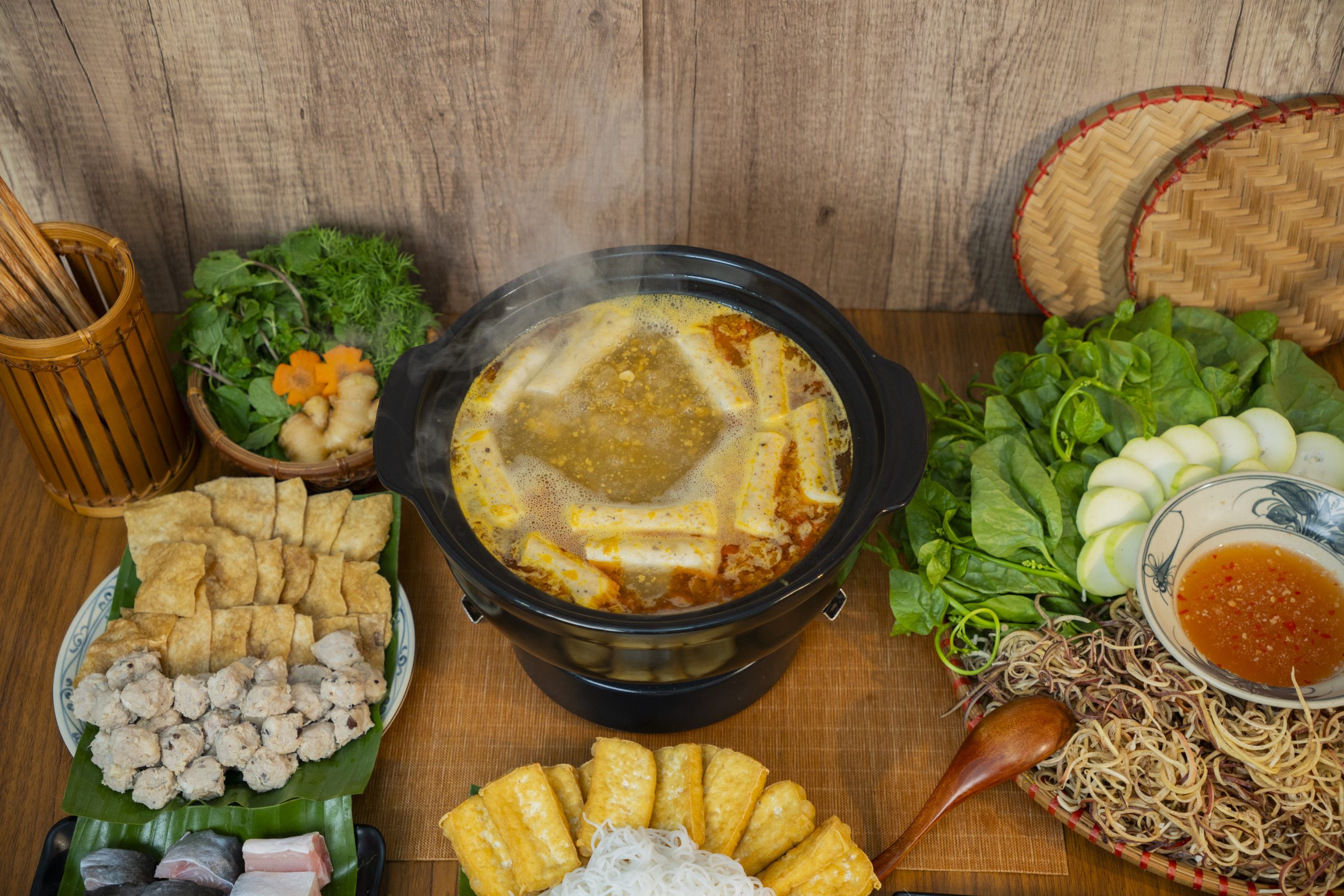 Lẩu Riêu Ghẹ - Gọn nhẹ để thức trọn đam mê