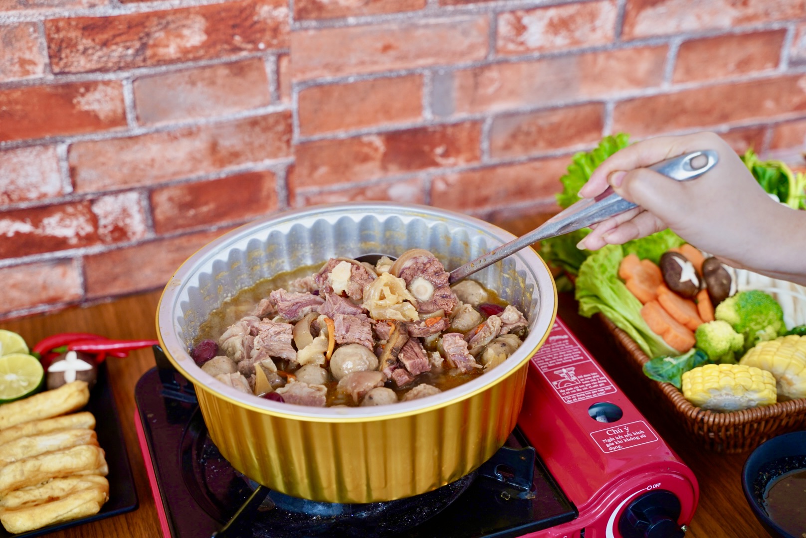 Lẩu Chợ Viềng mang đến bữa ăn cân bằng và đa dạng dưỡng chất