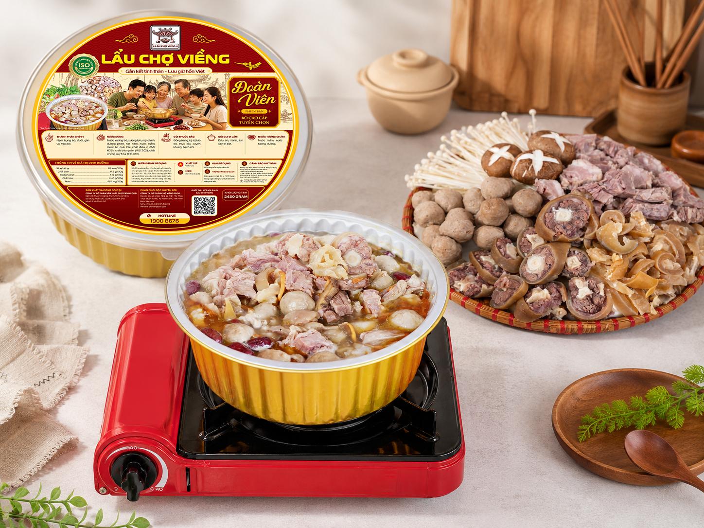 Thiết kế bao bì kết hợp sắc đỏ - vàng truyền thống và hình ảnh sum vầy, tôn vinh tinh thần "Gắn kết tình thân - Lưu giữ hồn Việt"