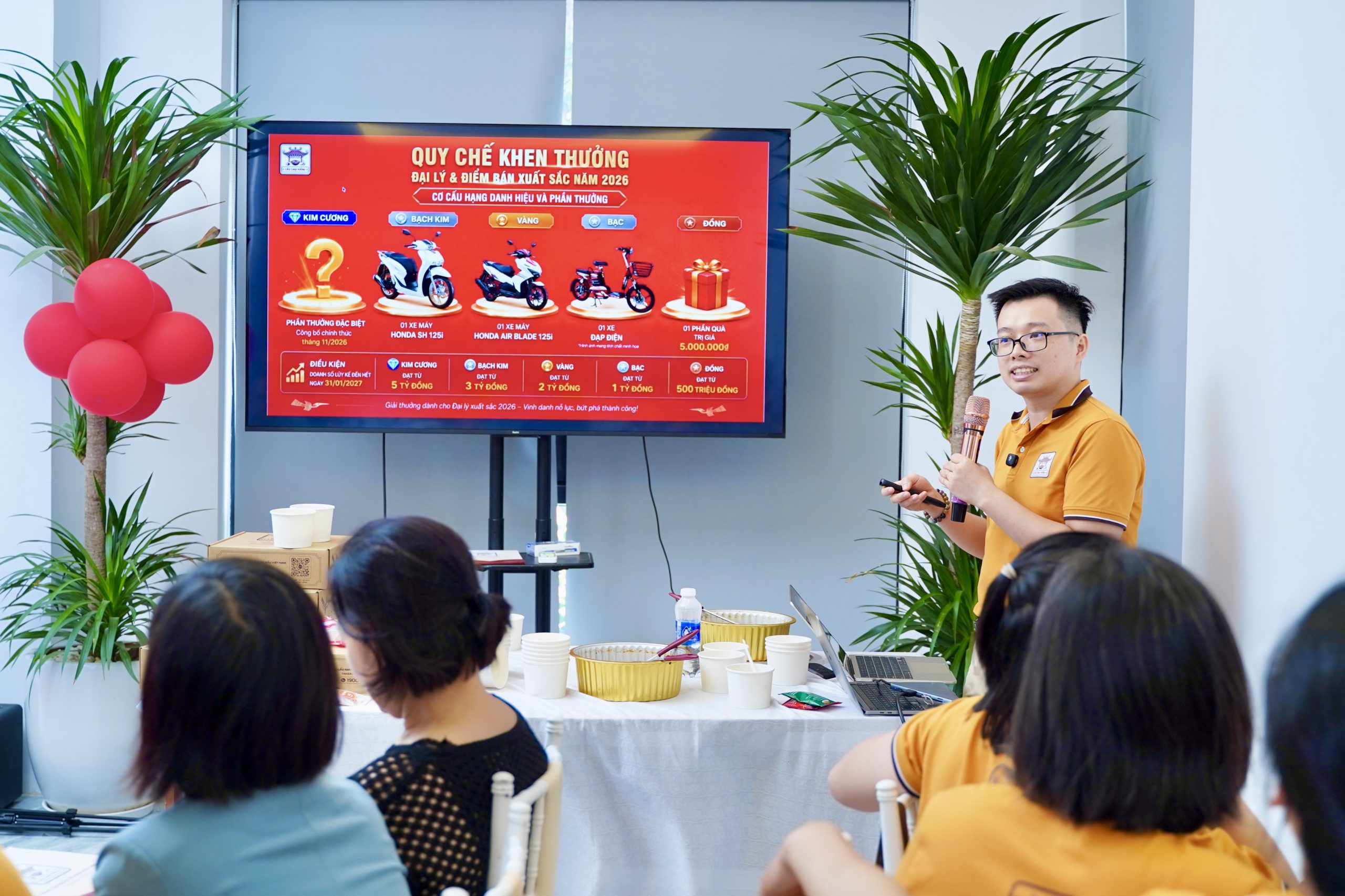 Phó Tổng Giám Đốc MKT & Công nghệ Bùi Hồng Hải công bố quy chế khen thưởng và bộ công cụ kinh doanh